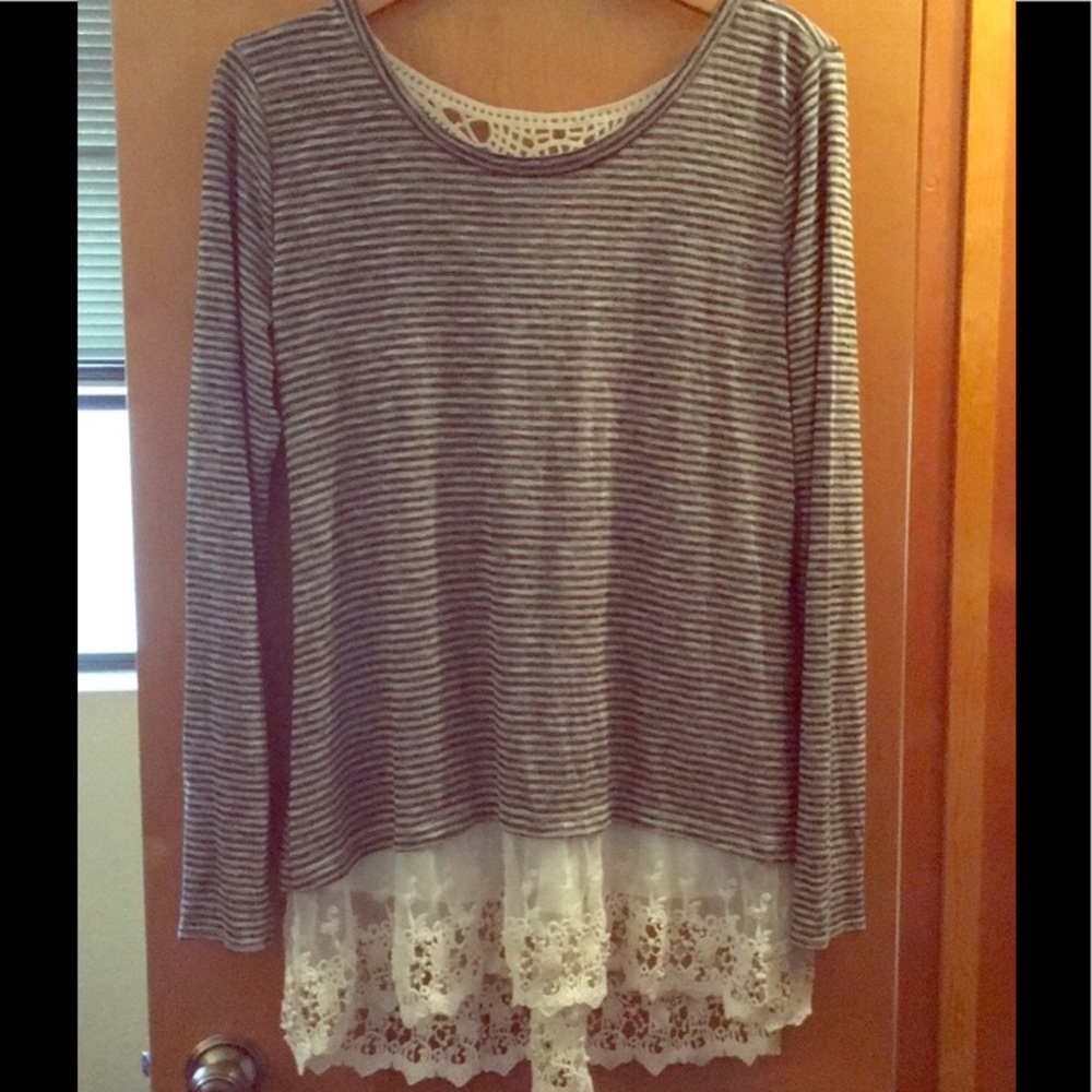 NWT Jolt lace detail top from Buckle